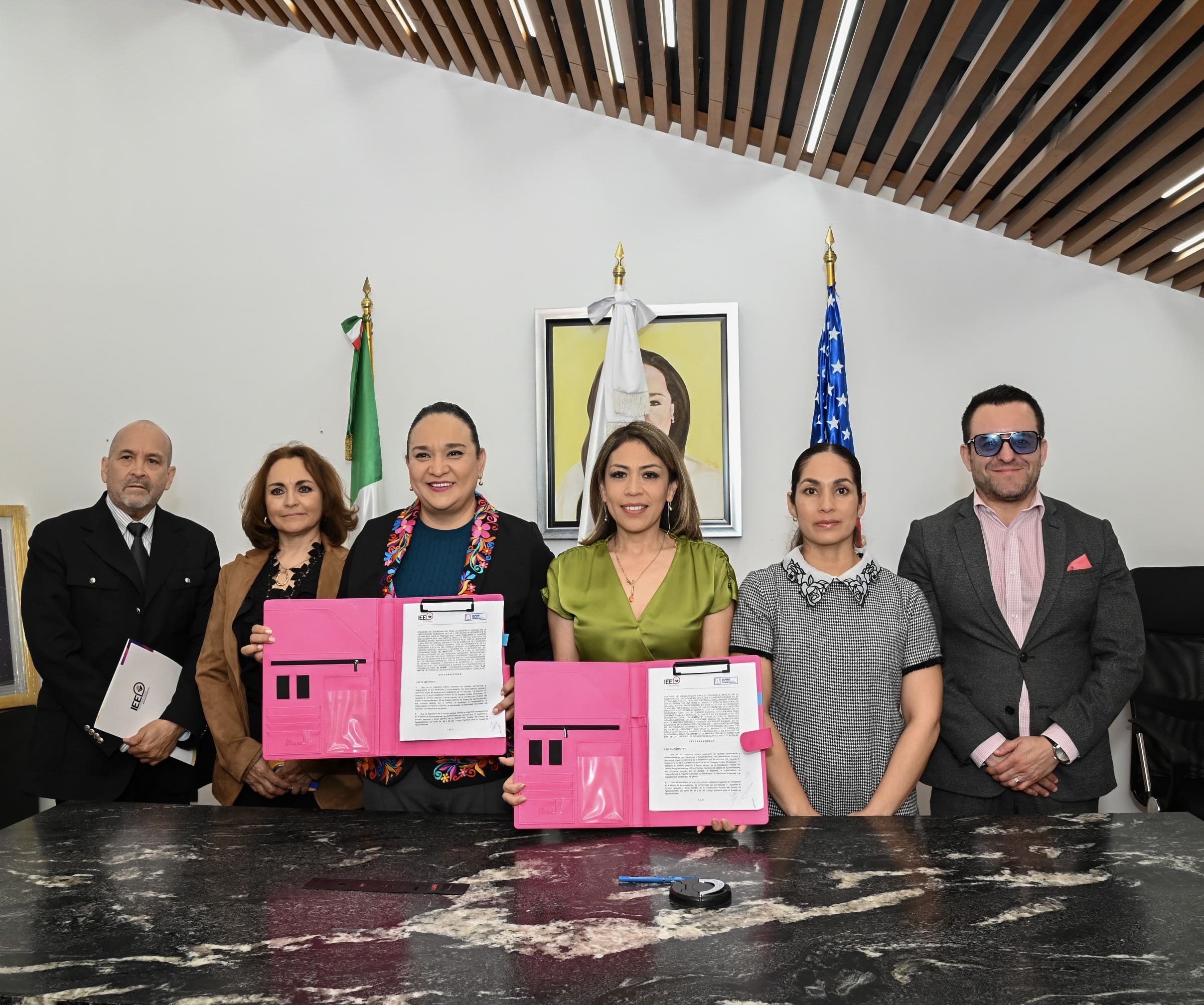 Imagen de la nota: IEE e IAPEMI acuerdan promover el voto de aguascalentenses en el extranjero 🗳️