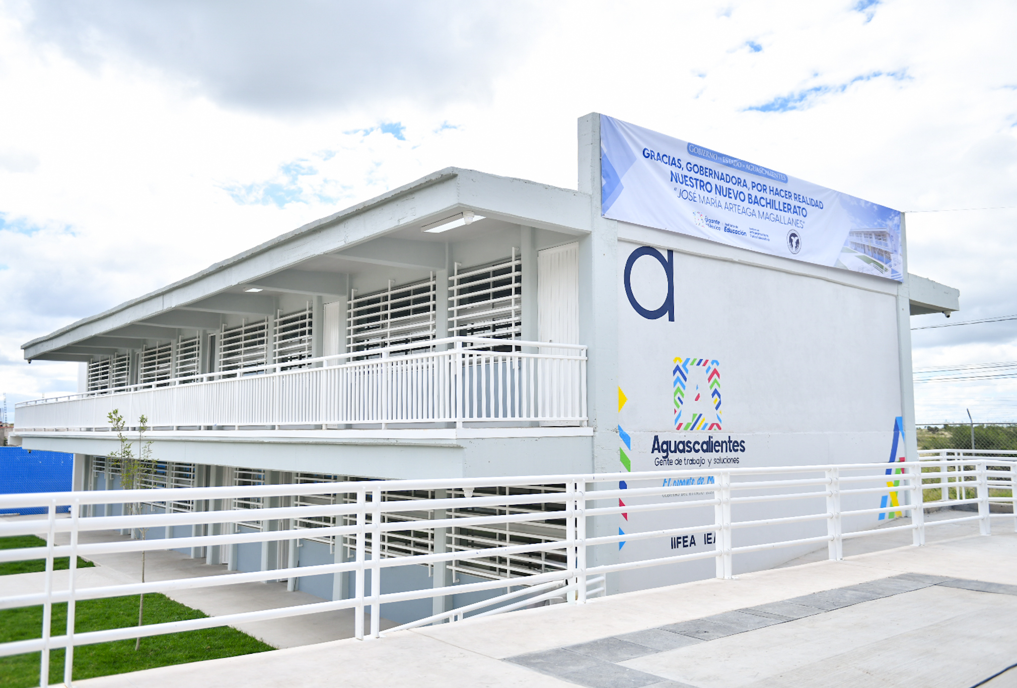 Imagen de la nota: Entregan un nuevo bachillerato en El Reencuentro, al suroriente de la capital 🏫